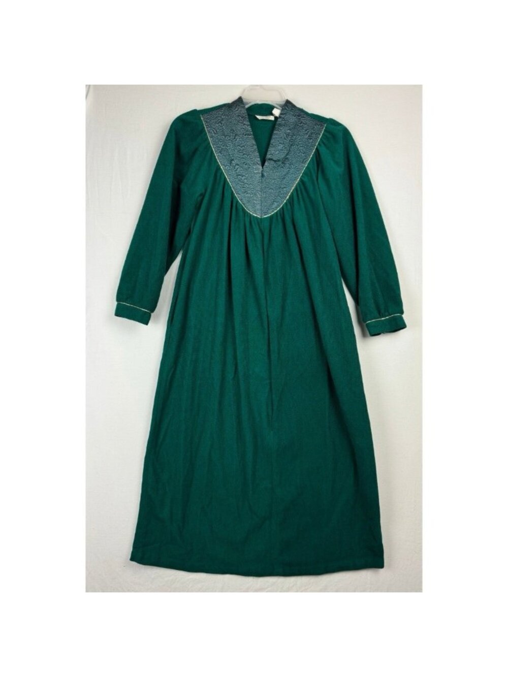 Vtg Cachet Long Green Nightgown Embroidered Neckline Medium pockets